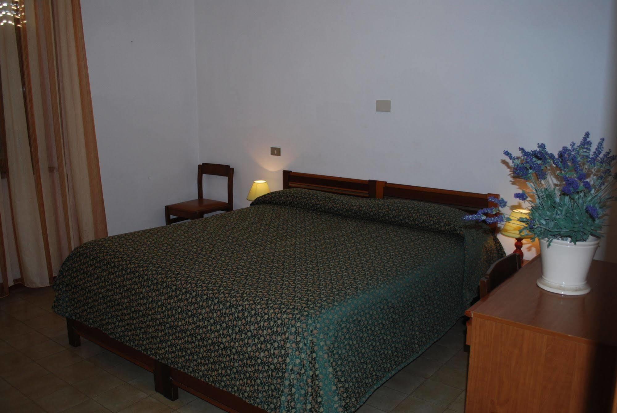 Albergo Smeraldo Castelnuovo Magra Exteriör bild