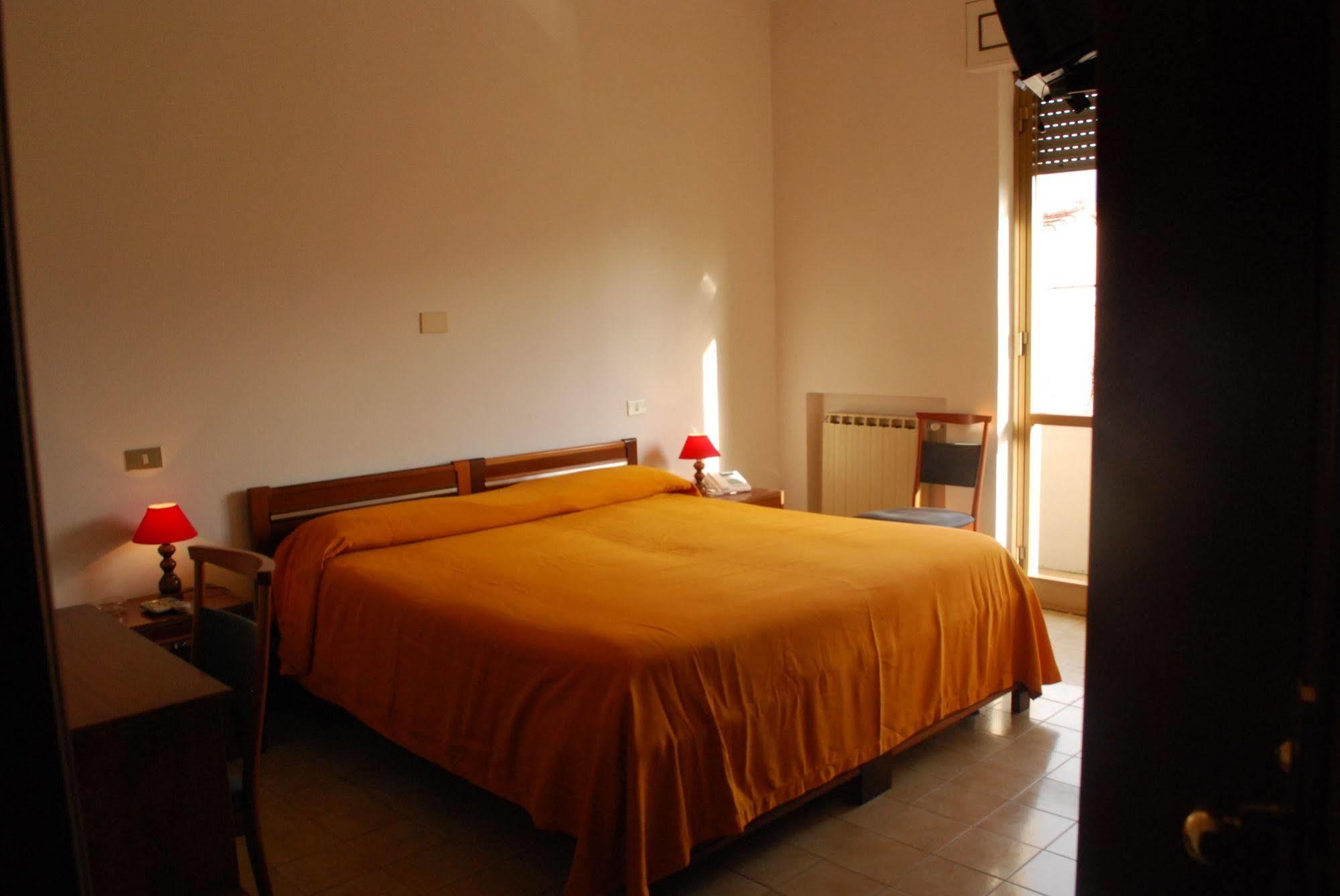 Albergo Smeraldo Castelnuovo Magra Exteriör bild