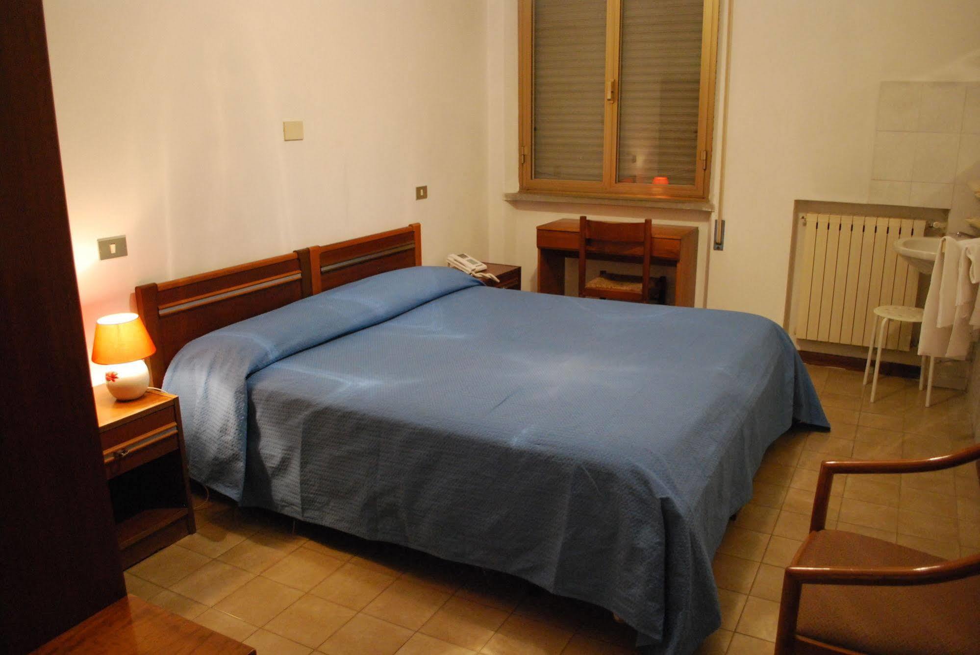 Albergo Smeraldo Castelnuovo Magra Exteriör bild